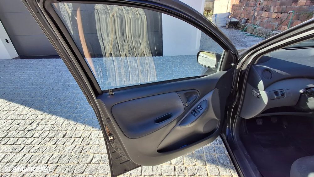 Toyota Yaris - 4