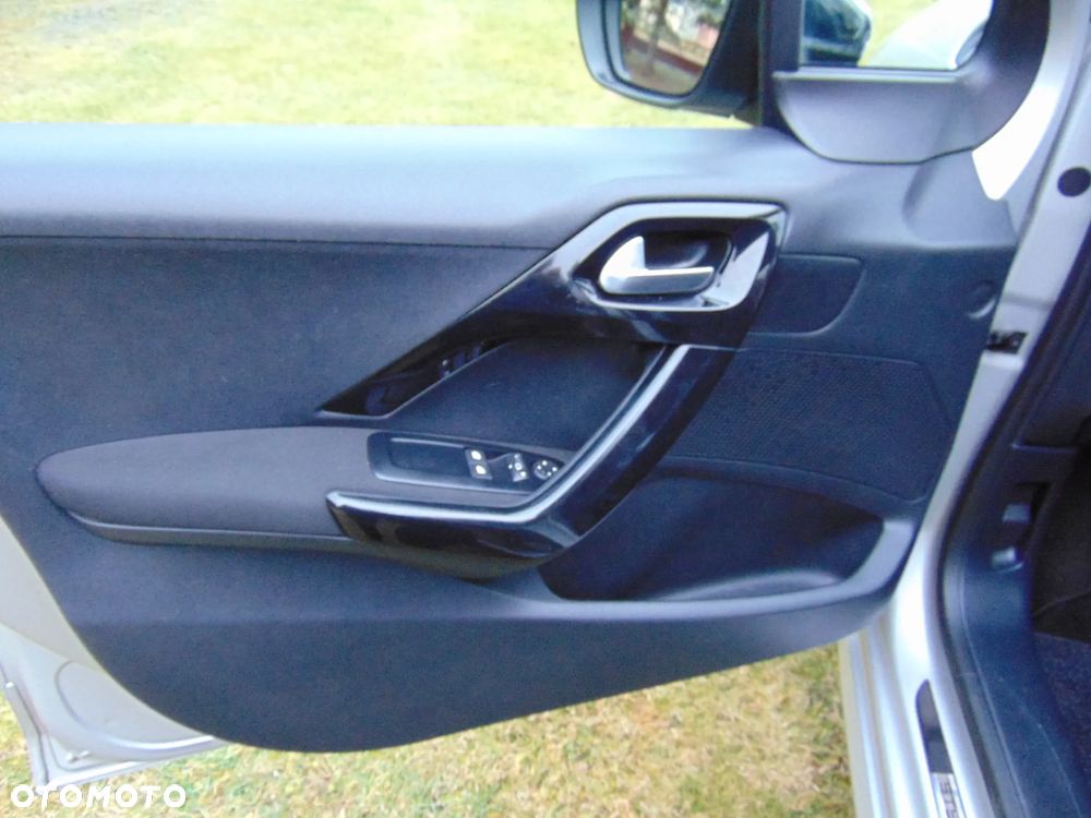 Peugeot 208 82 PureTech Style - 21