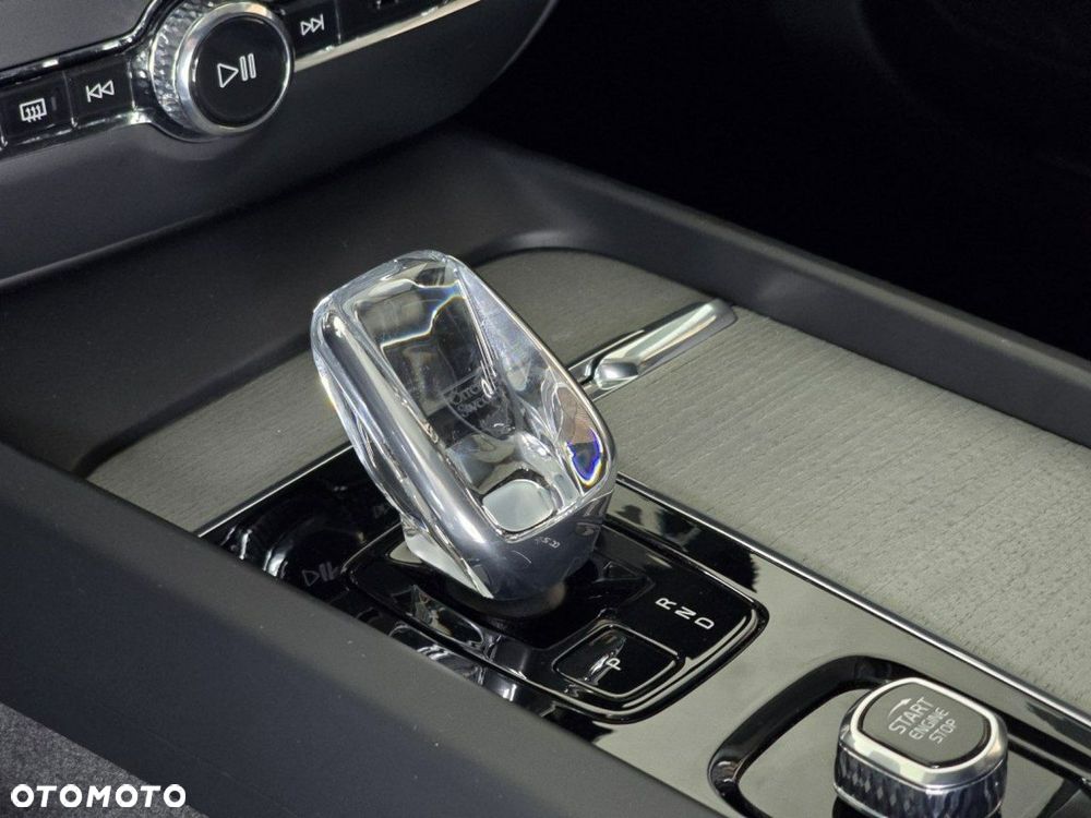 Volvo V60 B4 B DKG Plus Dark - 15