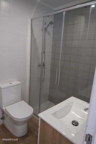 Magnífico T0 Remodelado, junto à Estação do Cacém - Grande imagem: 4/9