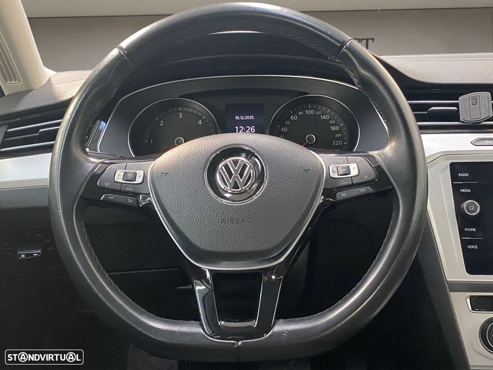 VW Passat Variant 1.6 TDI Confortline DSG - 9