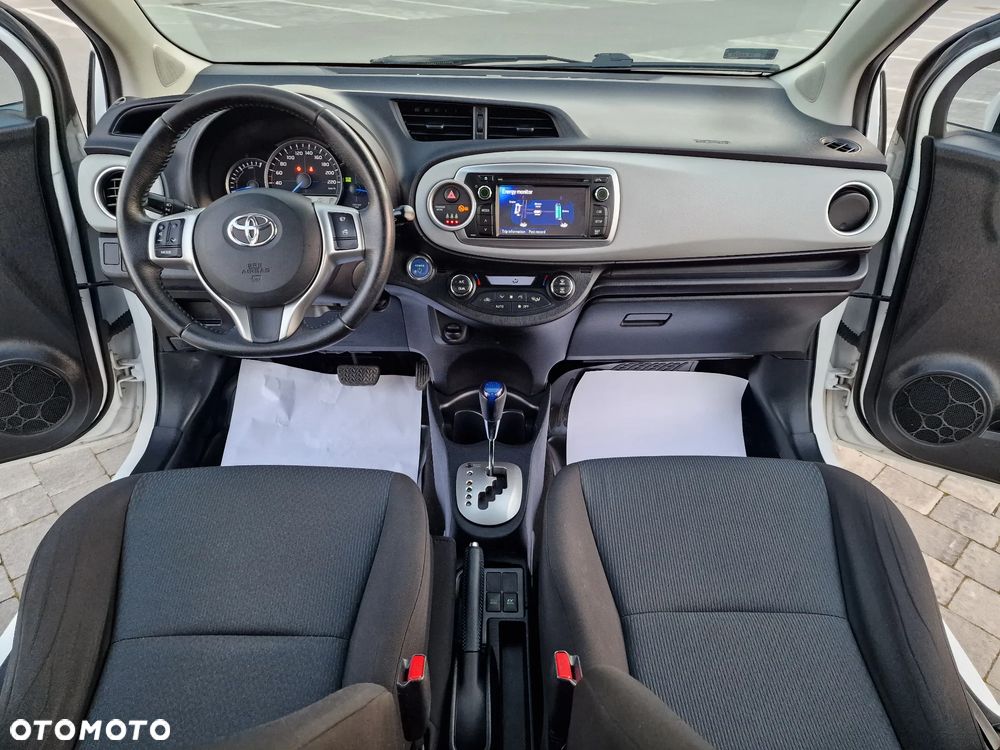 Toyota Yaris Hybrid 100 Business Edition - 21