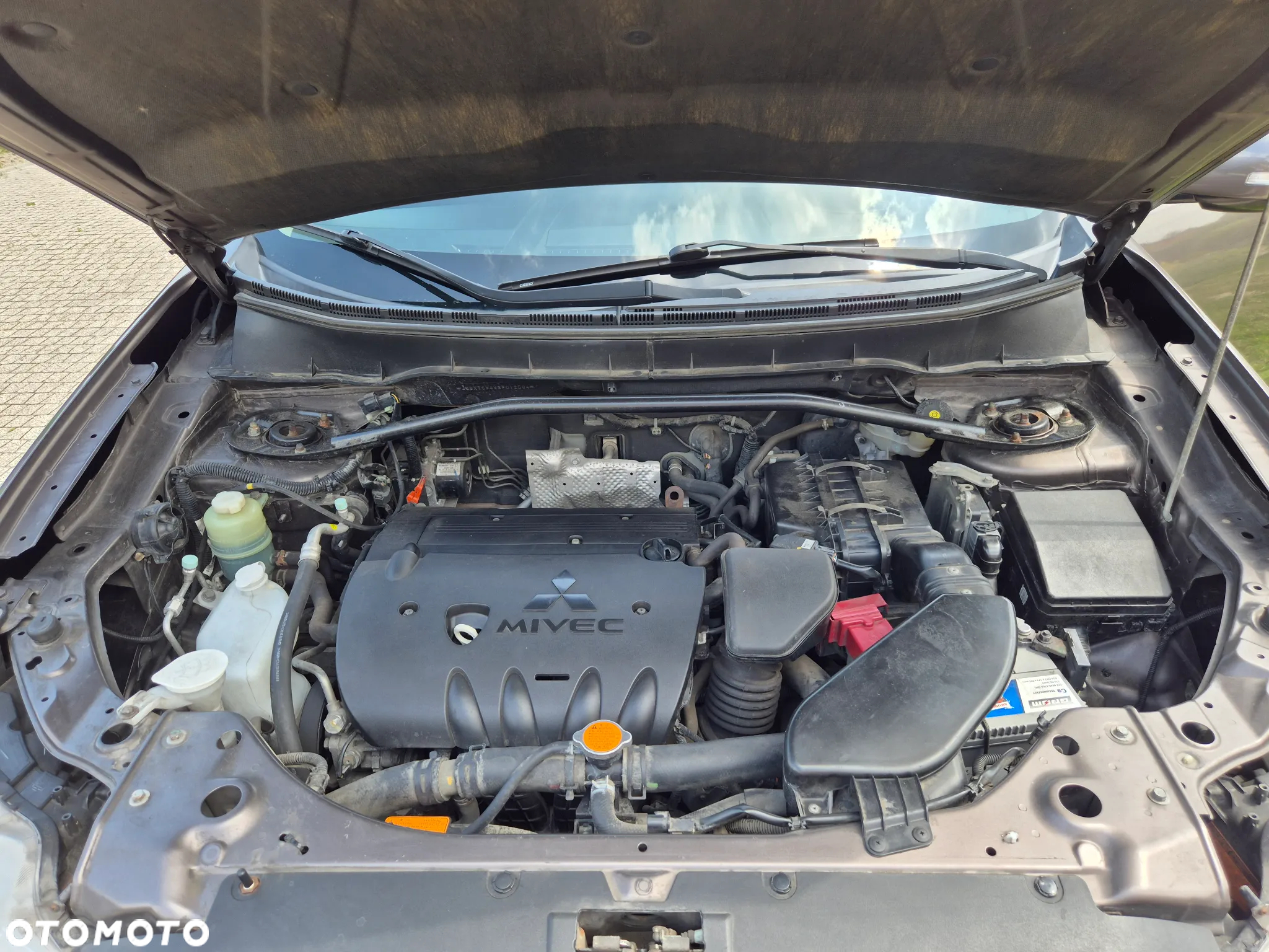 Mitsubishi Outlander - 11