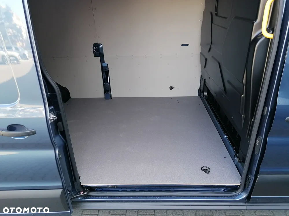 Ford TRANSIT VAN - 18