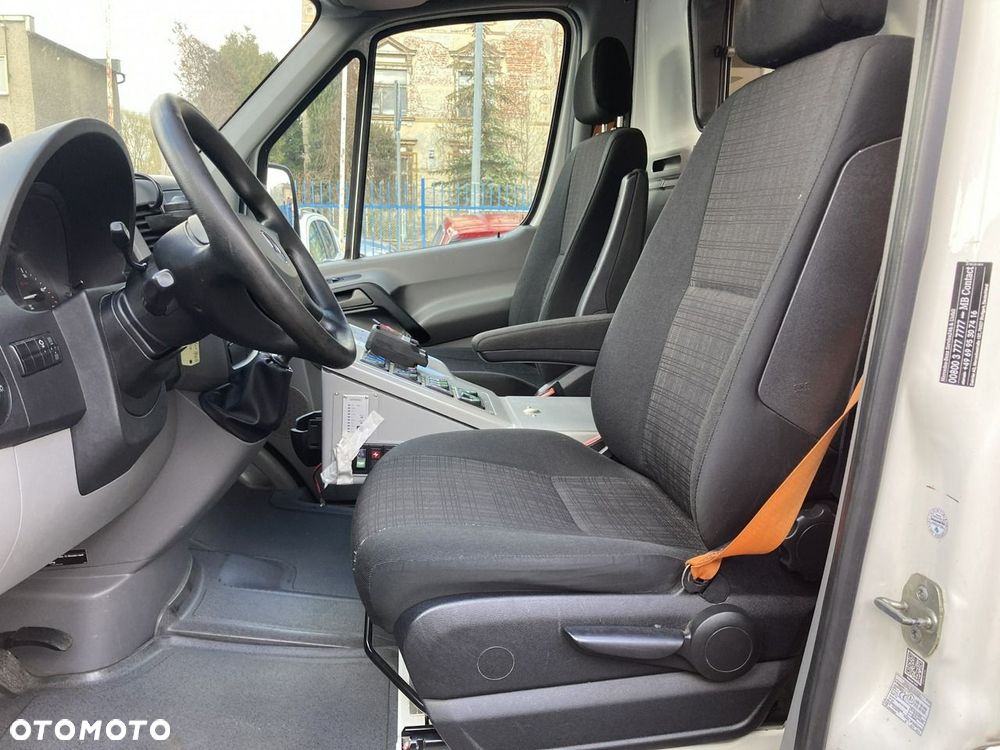 Mercedes-Benz Sprinter - 11