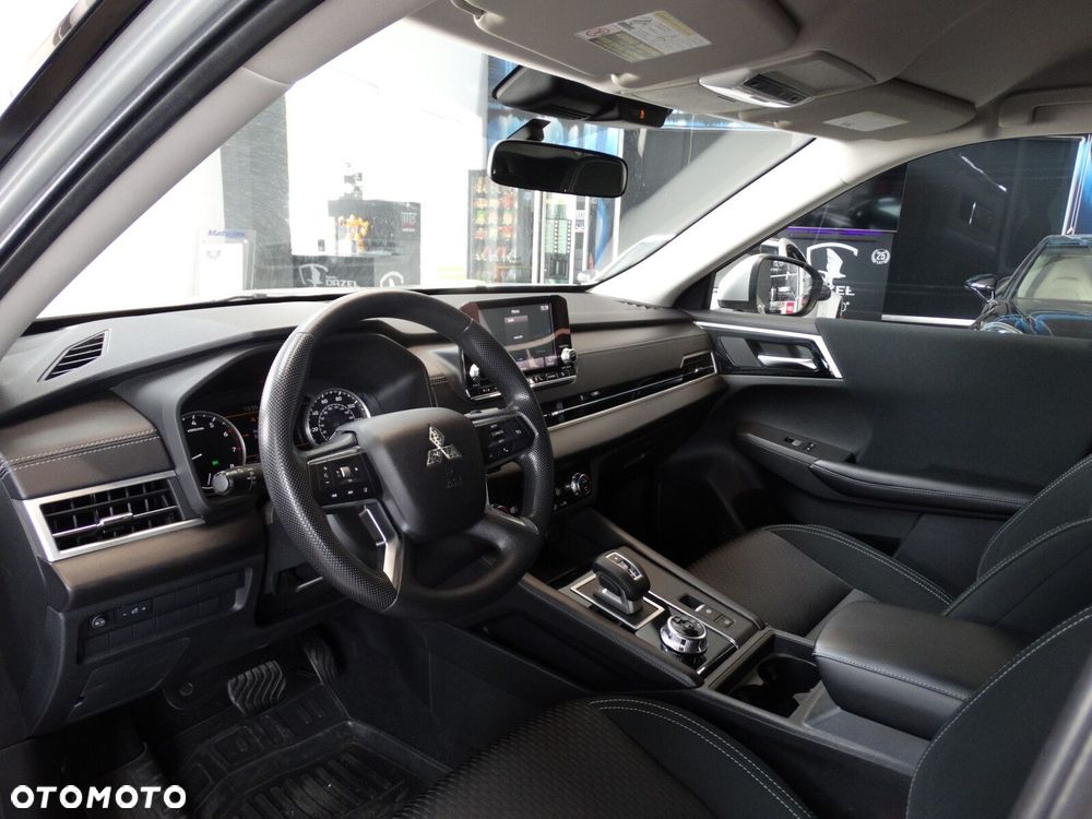 Mitsubishi Outlander - 10