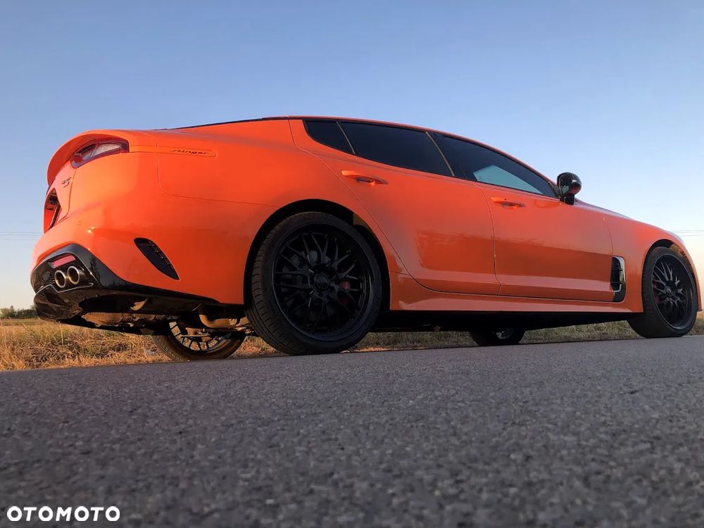 Kia Stinger - 10