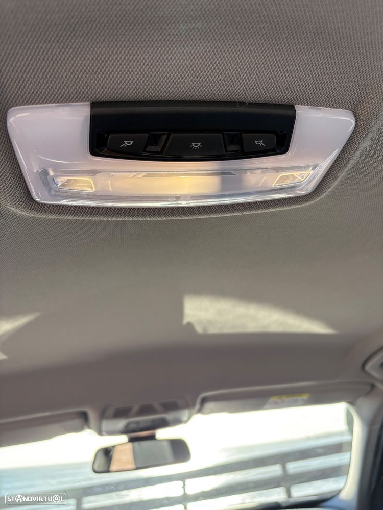 BMW 320 d Line Sport - 13