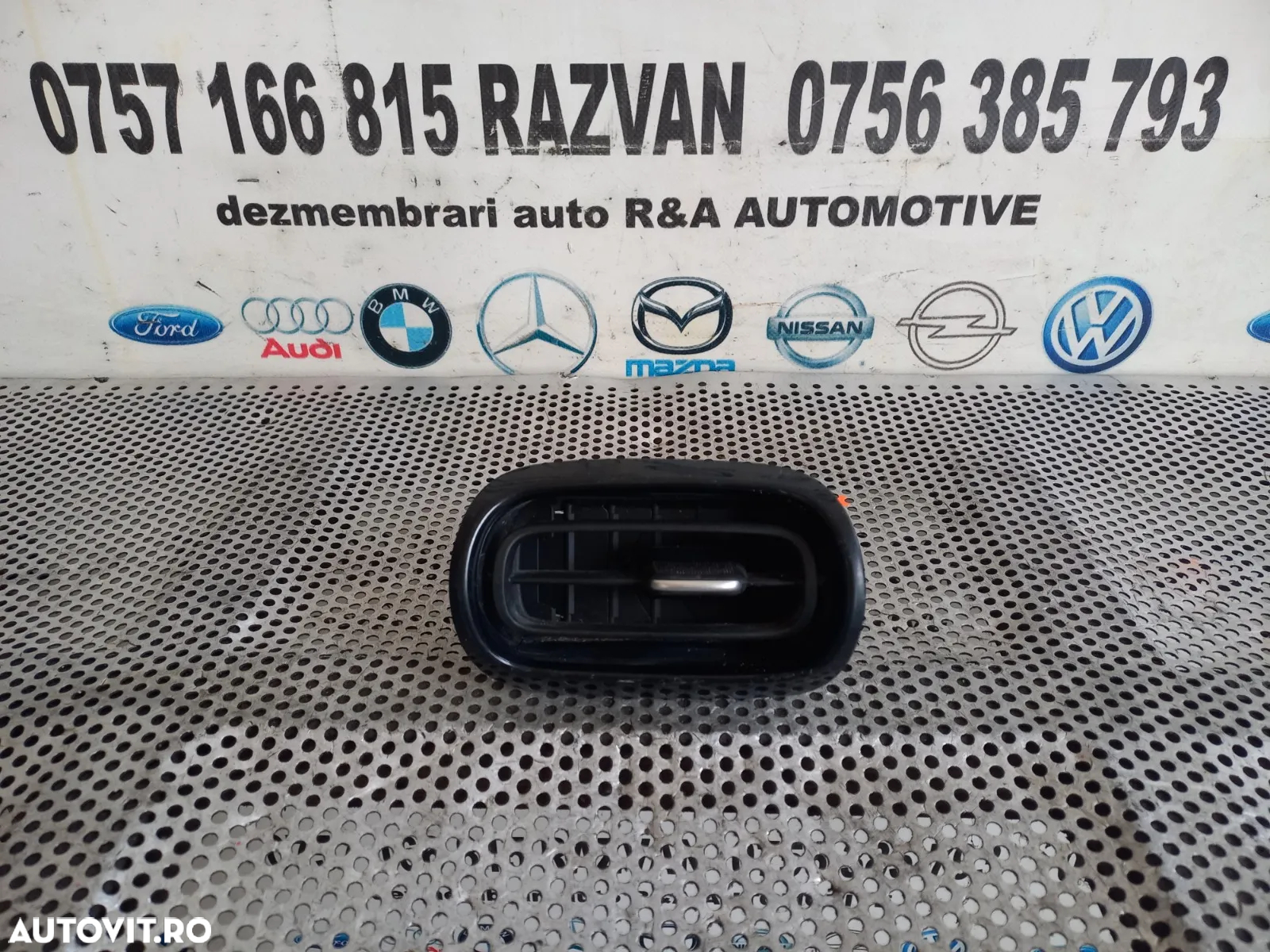 Grila Ventilatie Bord Dreapta Toyota Yaris Cross An 2020-2021-2022-2023-2024 Volan Stanga Europa - 2