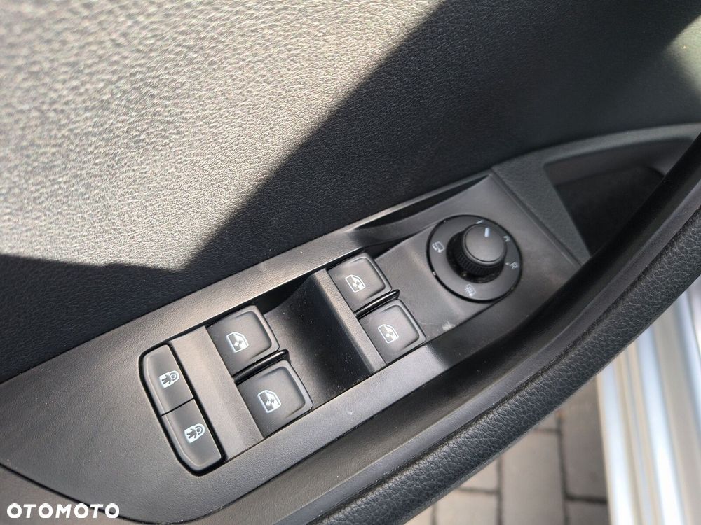 Skoda Superb 2.0 TDI SCR Ambition DSG - 25