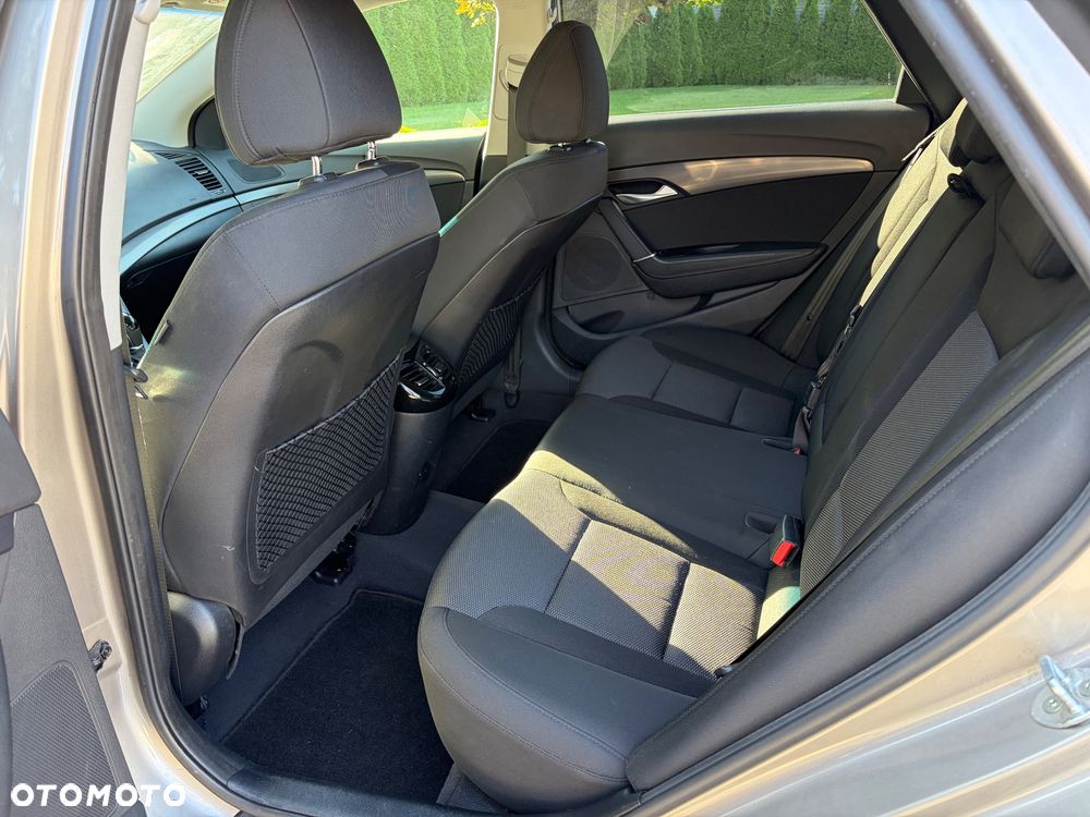 Hyundai i40 Kombi 1.7 CRDi DCT Trend - 8