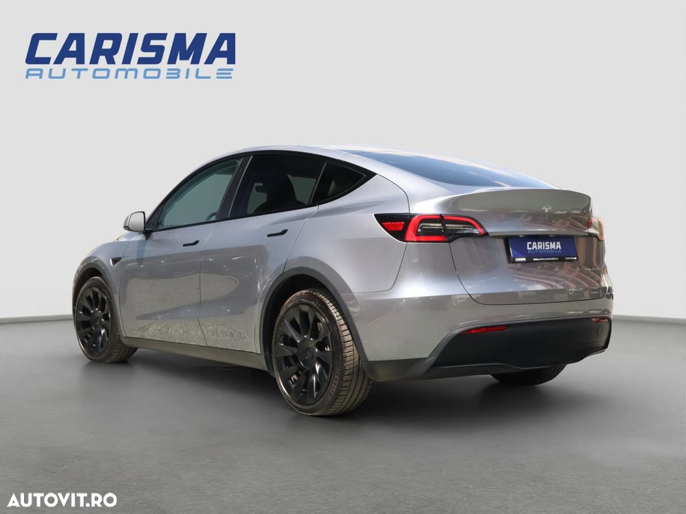 Tesla Model Y Long Range Dual Motor AWD - 4