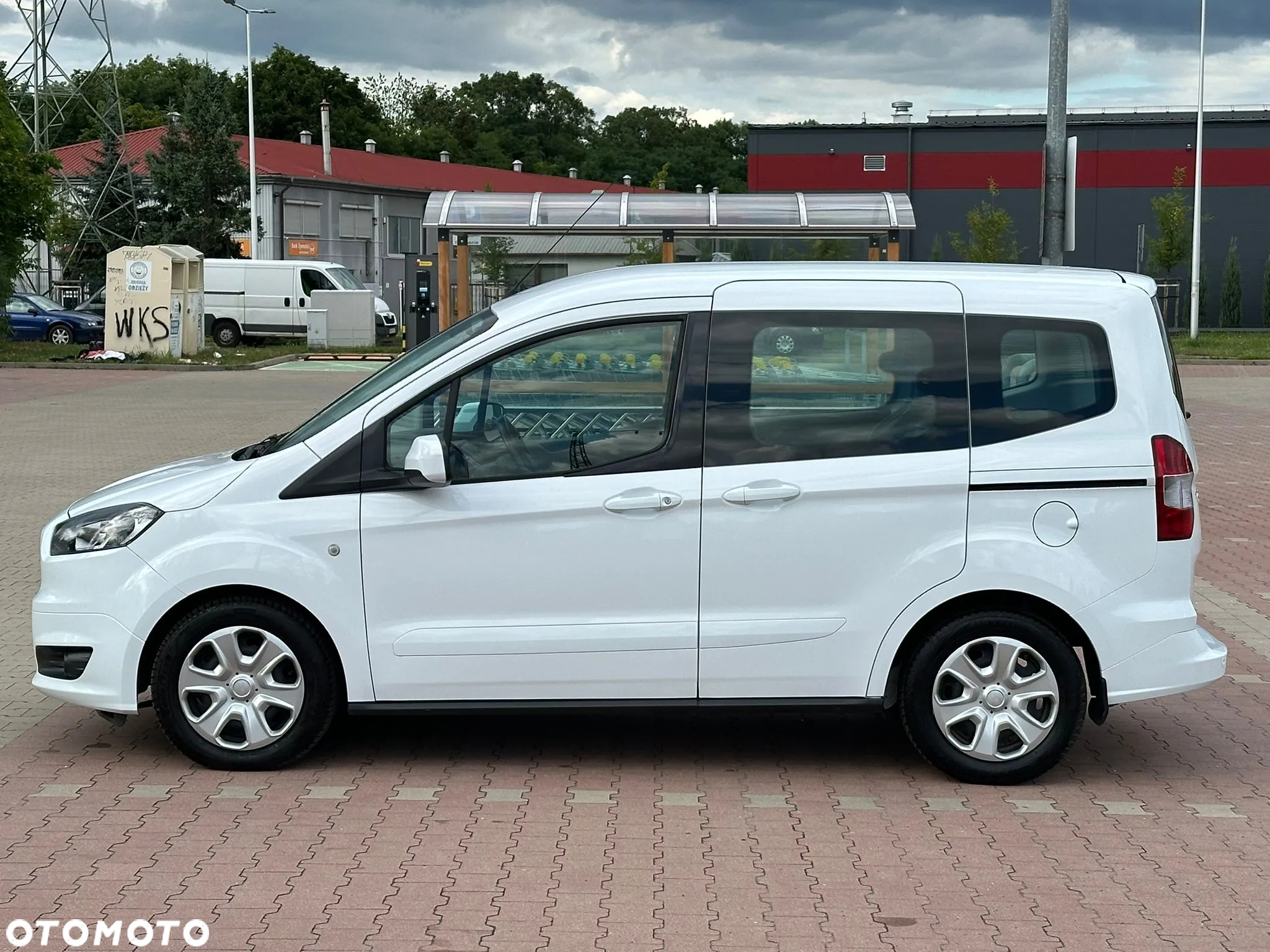 Ford Tourneo Courier 1.0 EcoBoost Ambiente - 2