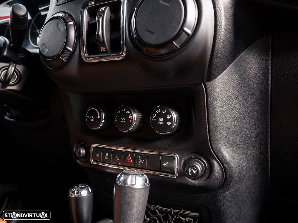 Jeep Wrangler Unlimited - 30