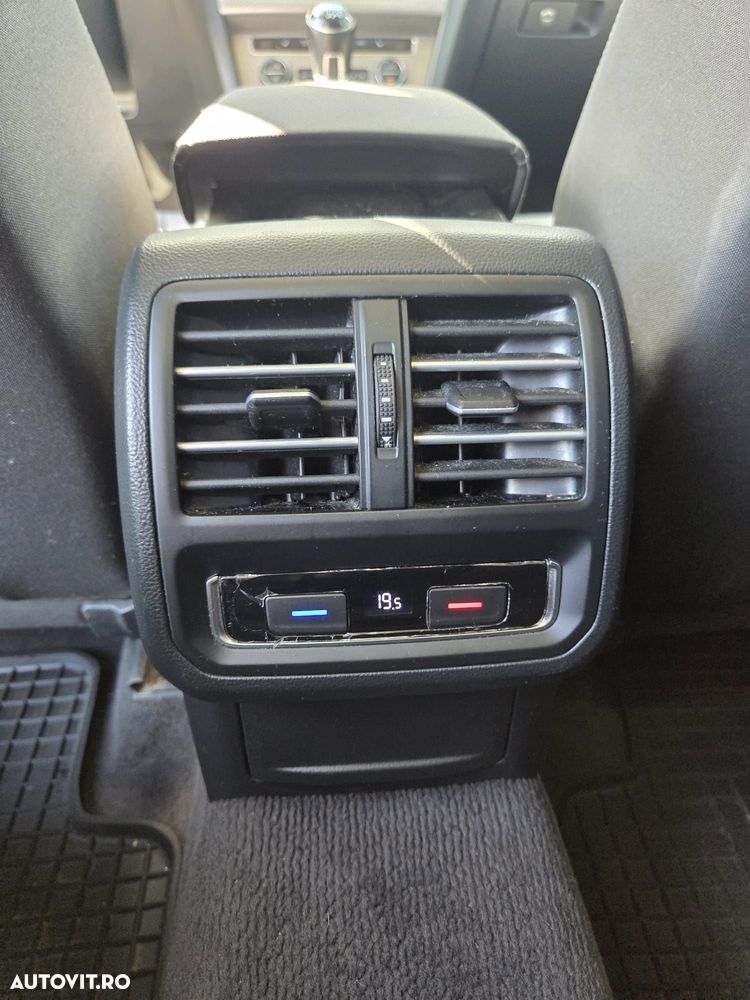 Volkswagen Passat - 4