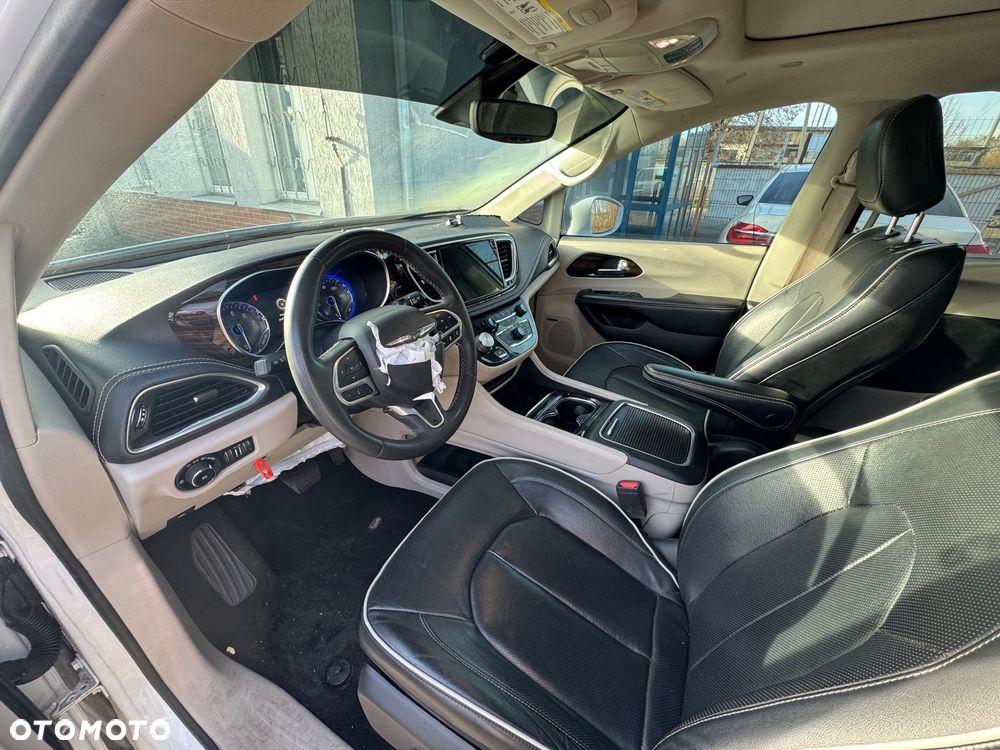 Chrysler Pacifica - 15