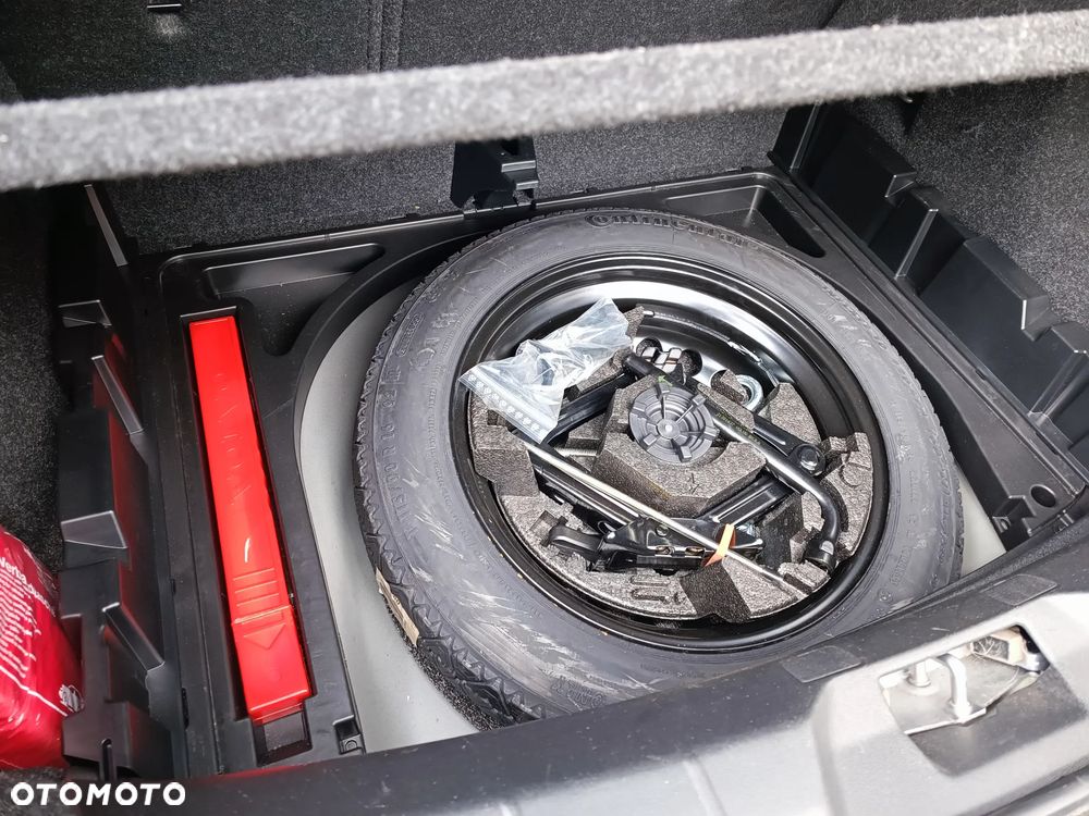 Volvo V40 T3 Geartronic Momentum - 36