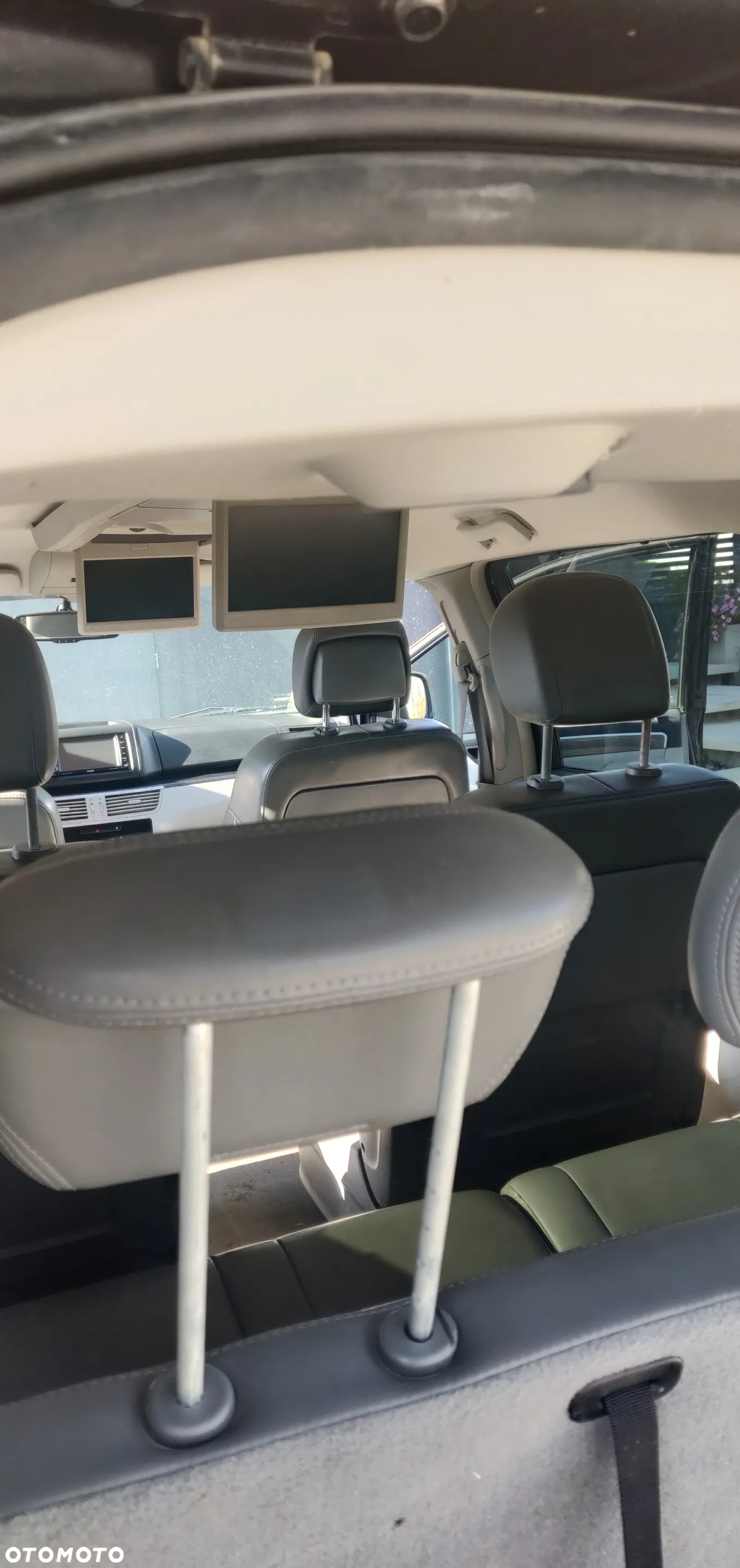 Volkswagen Routan - 6
