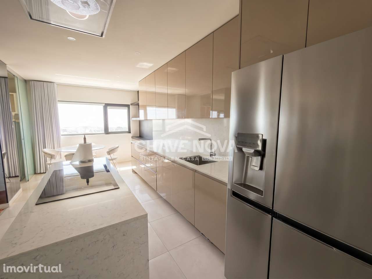 T4 c/ Garagem Fechada para 3 viaturas em Santa Marinha (Gaiashopping) - Grande imagem: 4/39