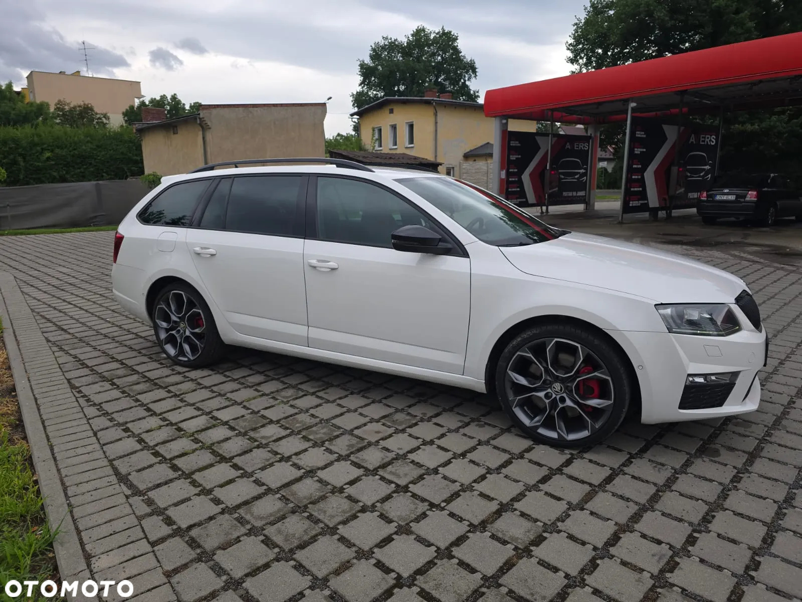 Skoda Octavia Combi 2.0 TDI RS - 8