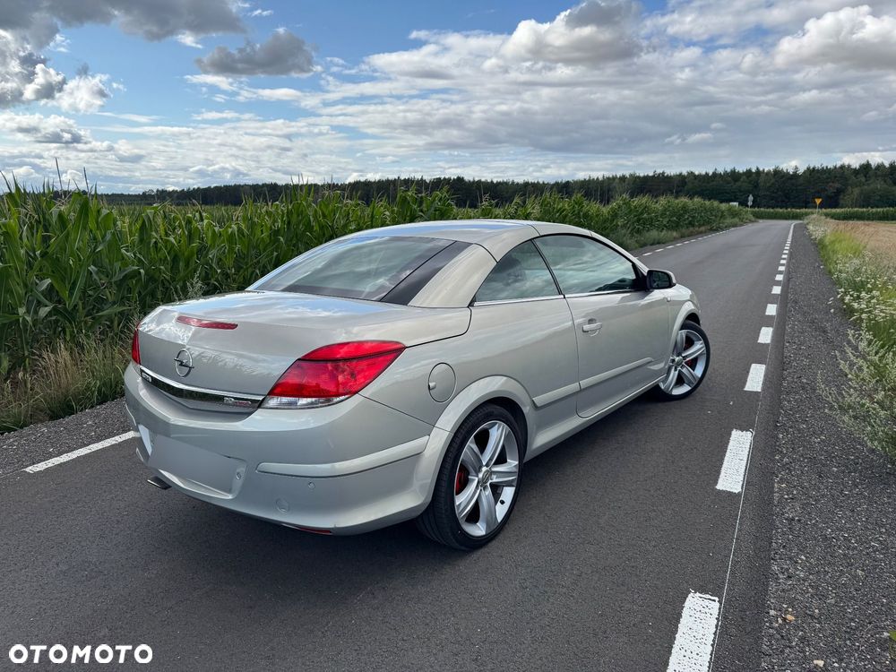 Opel Astra 2.0 T Cosmo - 4