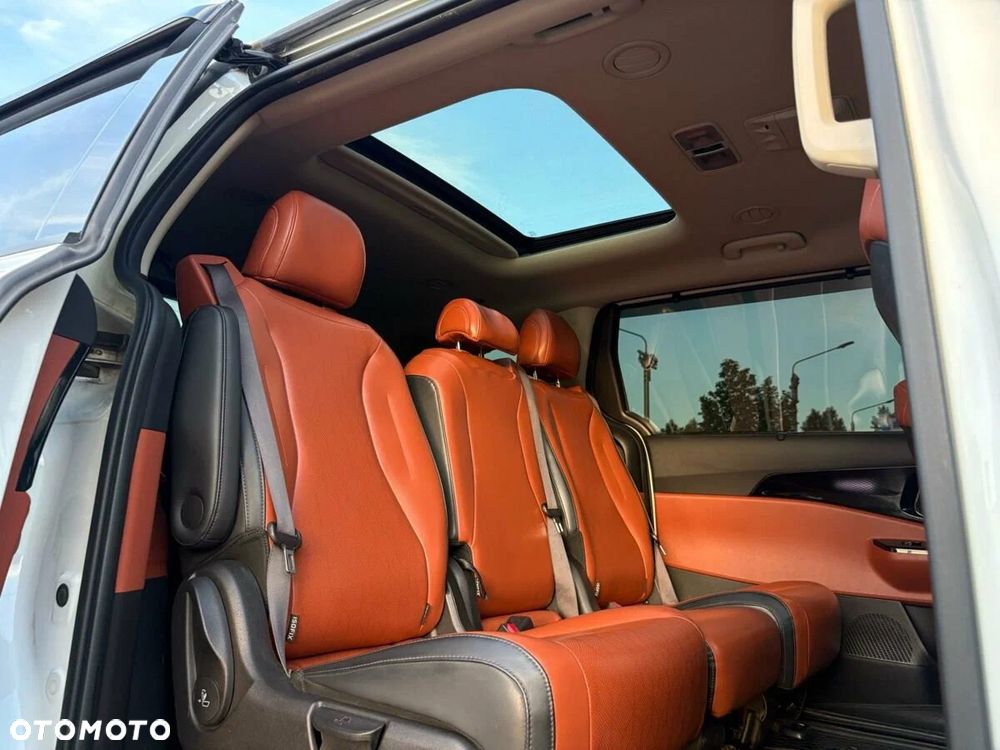 Kia Carnival - 29