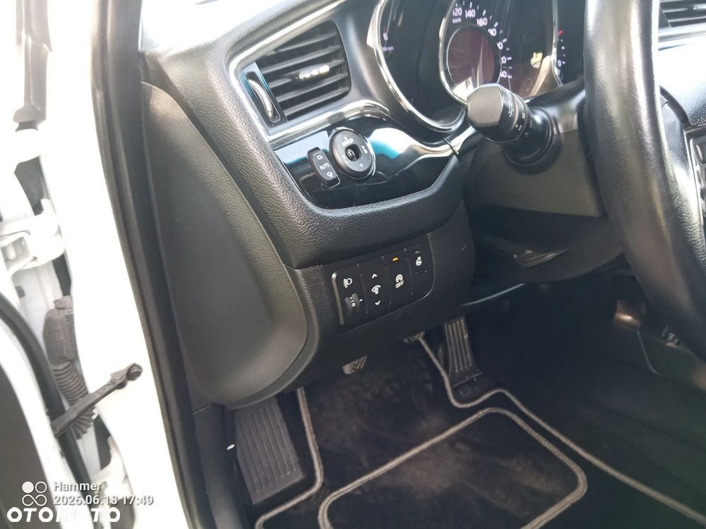 Kia Ceed 1.6 CRDi 136 ISG Vision - 11