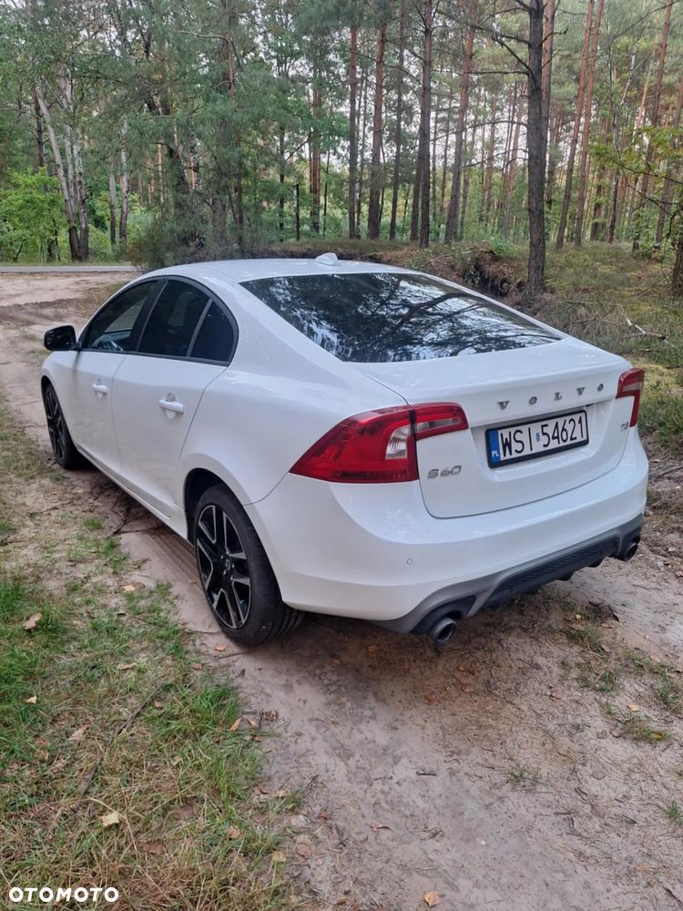 Volvo S60 T5 Drive-E Dynamic Edition (Kinetic) - 4