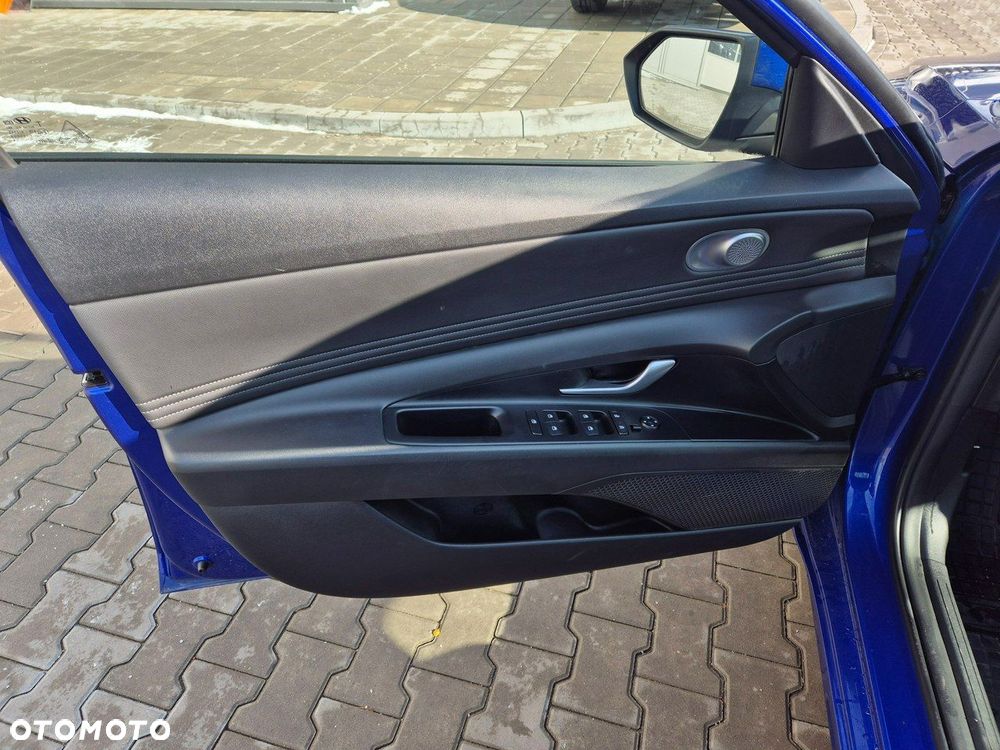 Hyundai Elantra - 12