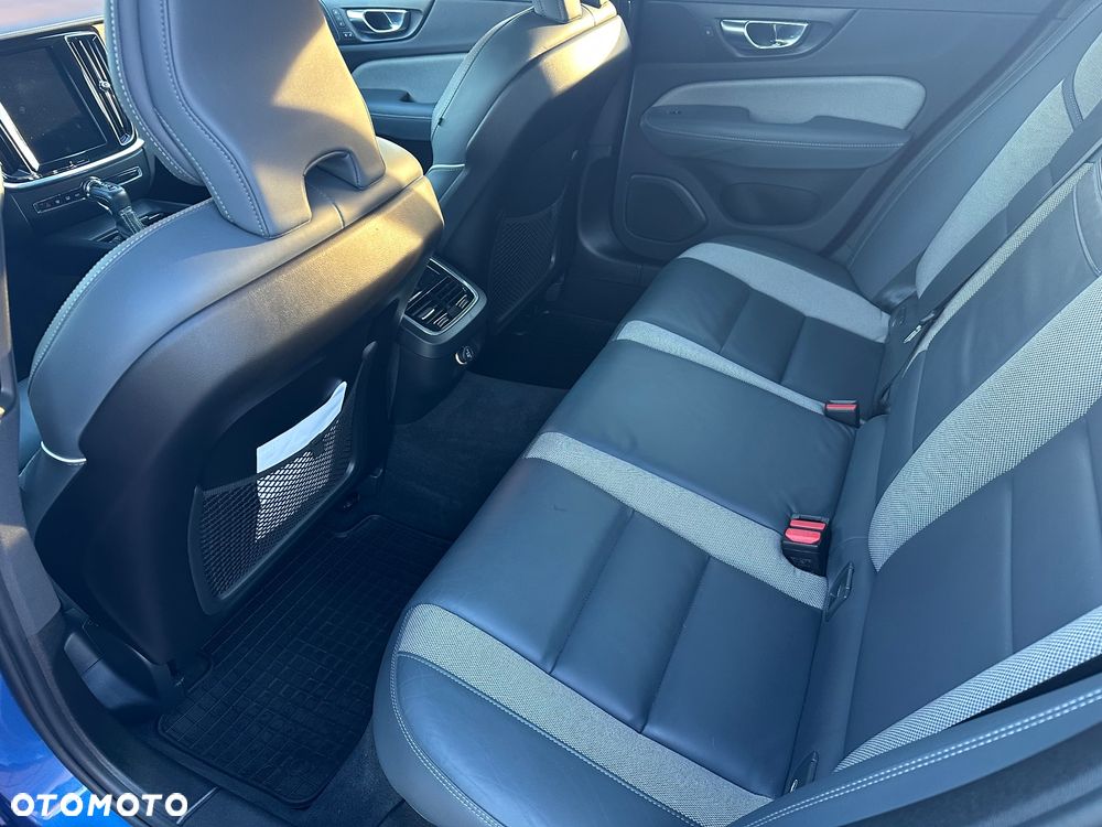 Volvo S60 T6 AWD R-Design - 25