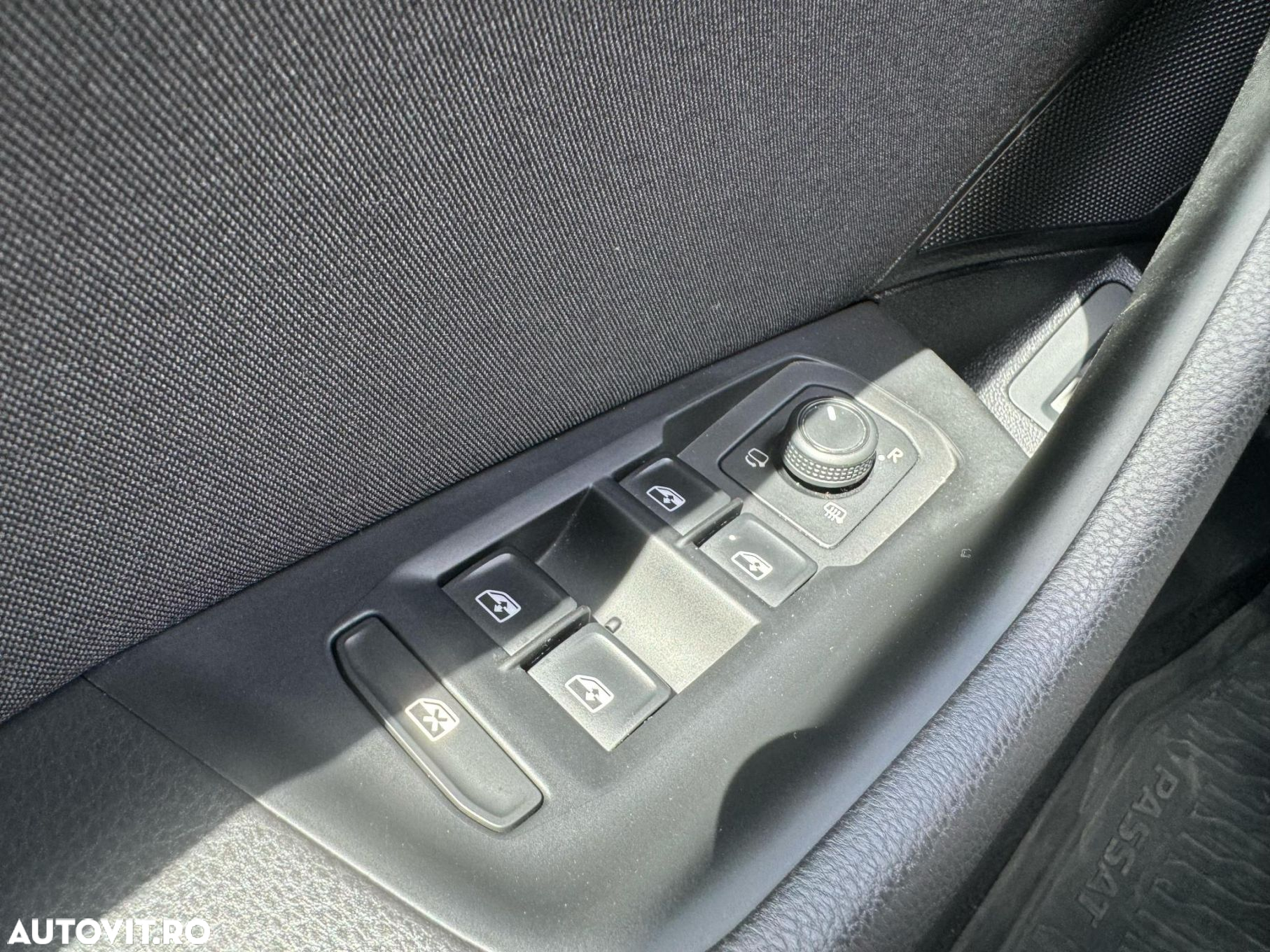 Volkswagen Passat 2.0 TDI DSG Advance - 27