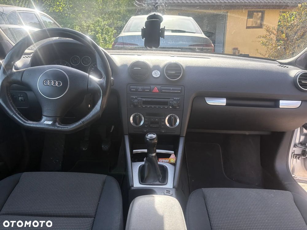 Audi A3 3-drzwiowe 1.6 FSI Ambiente - 9