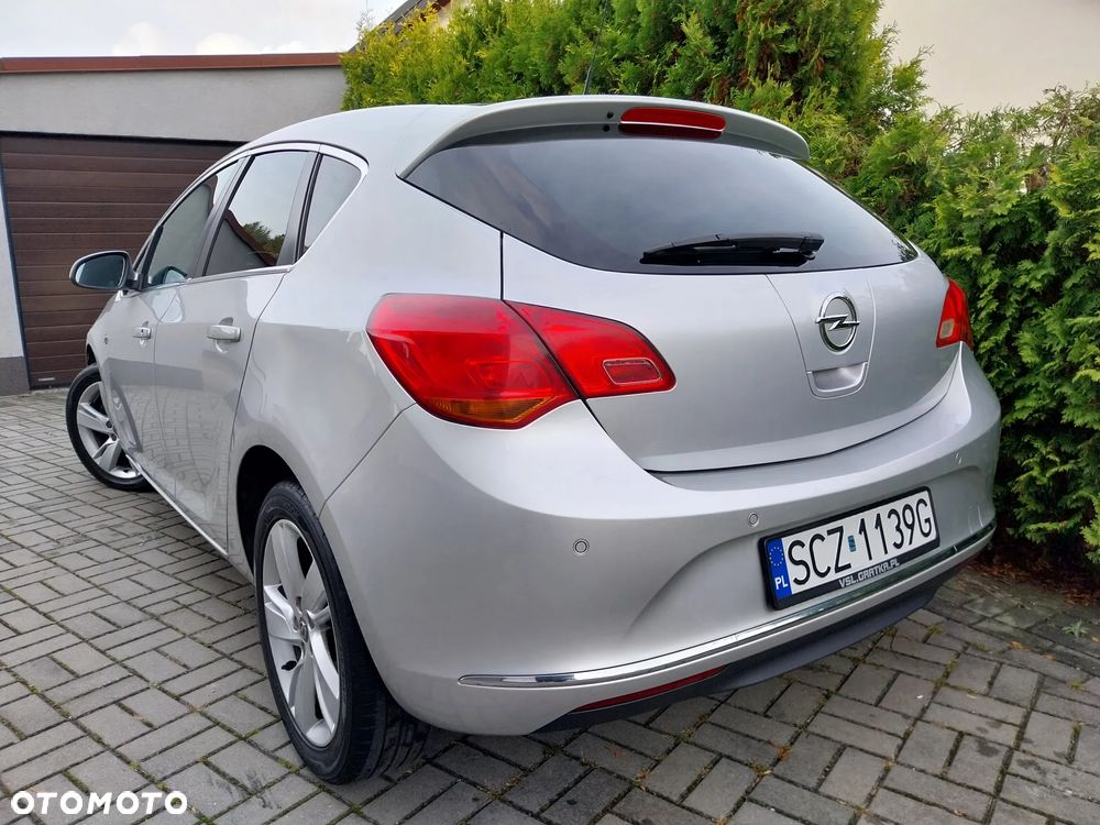 Opel Astra 2014 photo 3