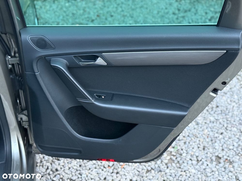 Volkswagen Passat - 22