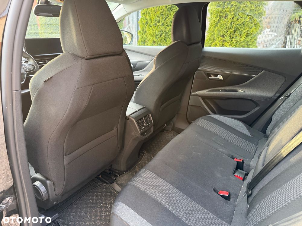 Peugeot 3008 1.5 BlueHDi Road Trip S&S EAT8 - 17