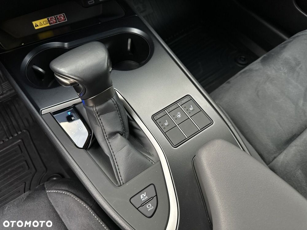 Lexus UX 250h GPF Business 2WD - 21