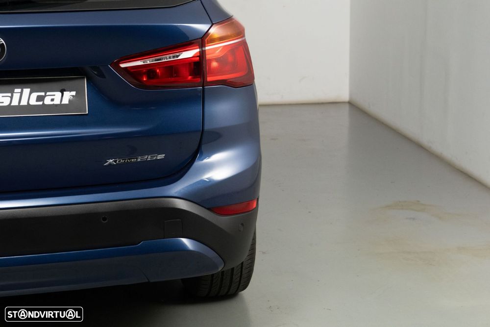 BMW X1 25 e xDrive Corporate Edition - 11