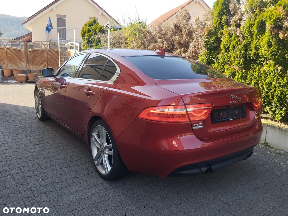 Jaguar XE 20t R-Sport - 38