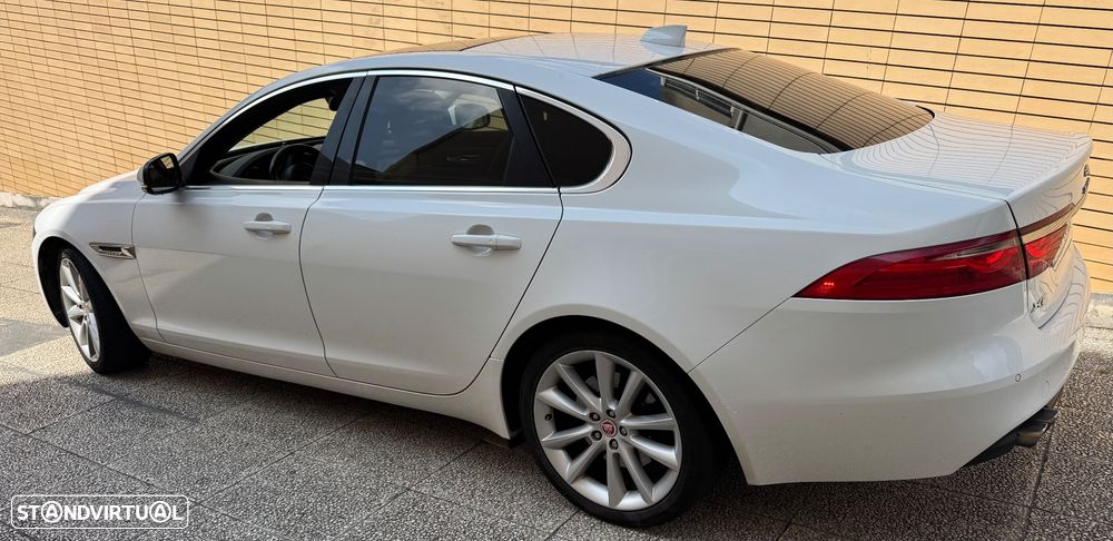Jaguar XF 2.0 D Prestige AWD Aut. - 2