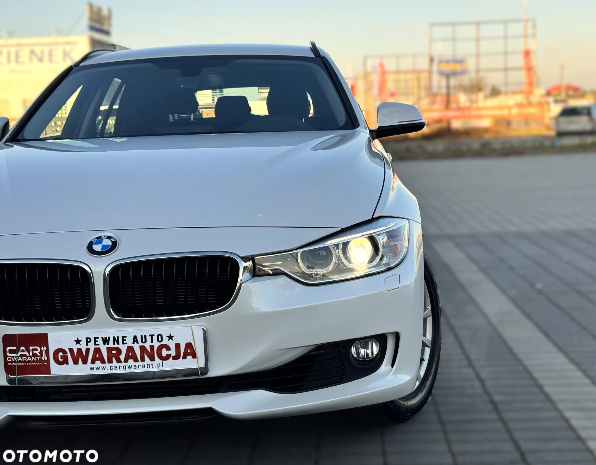 BMW Seria 3 320i Touring xDrive - 37