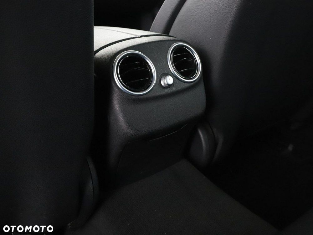 Mercedes-Benz Klasa C 180 - 38