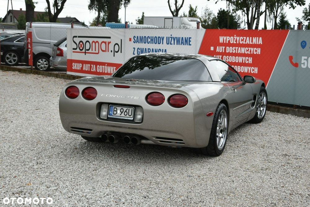 Chevrolet Corvette - 21