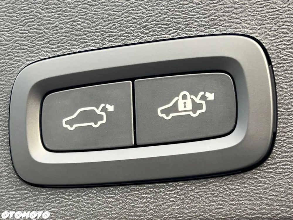 Volvo XC 40 B4 AWD Ultimate Dark - 33