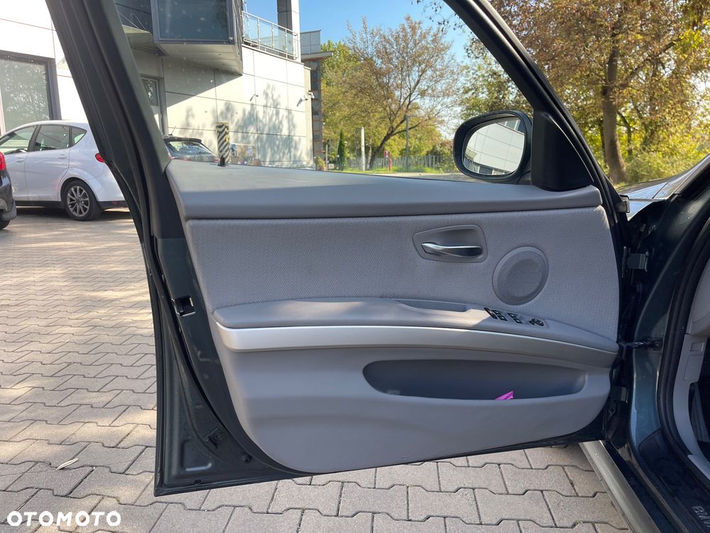BMW Seria 3 320i - 7