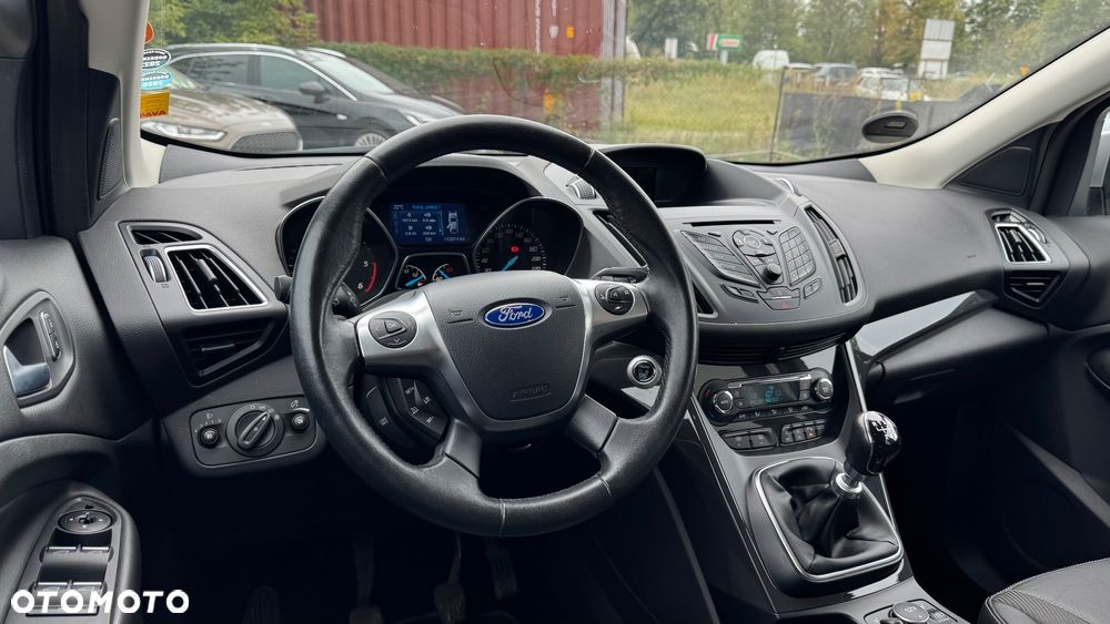 Ford Kuga 2.0 TDCi FWD Titanium - 28