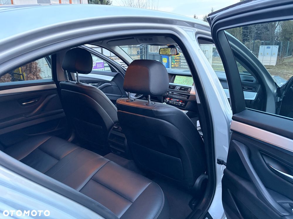 BMW Seria 5 520d xDrive - 11