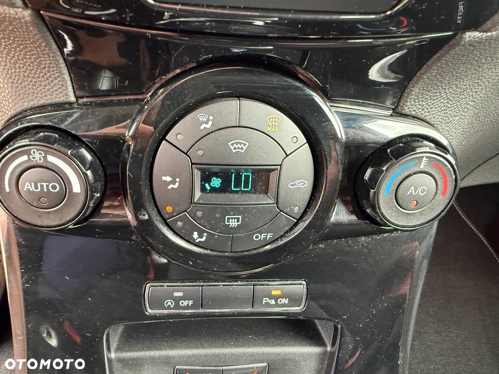 Ford Fiesta 1.0 EcoBoost STart-Stop Titanium - 23