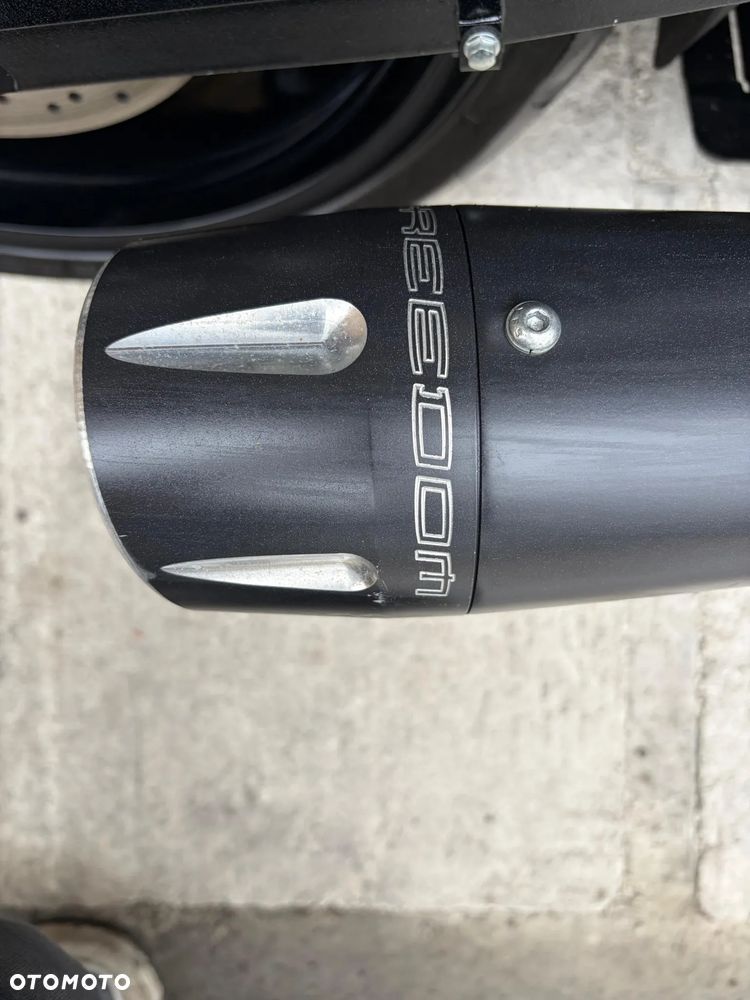 Suzuki Intruder - 18