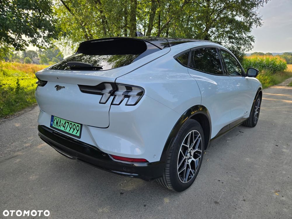 Ford Mustang Mach-E AWD PREMIUM - 24
