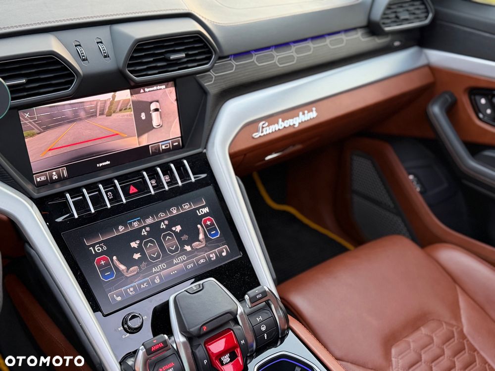 Lamborghini Urus Standard - 17